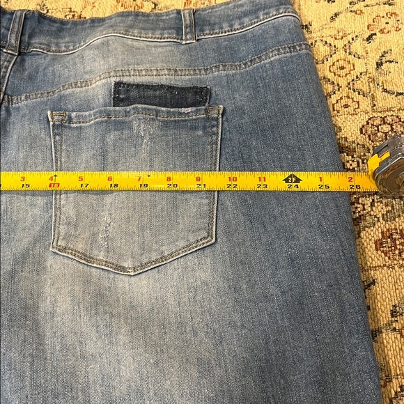24/7 woman’s distressed jeans plus size 26 - Picture 7 of 10